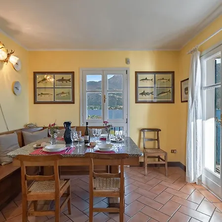 San Siro Sleeps 6 Wifi Villa