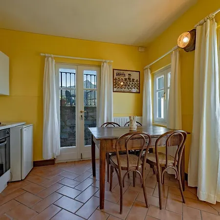 Villa San Siro Sleeps 6 Wifi San Siro (Lombardy)