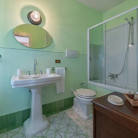 San Siro Sleeps 6 Wifi Villa