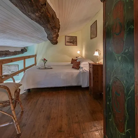 San Siro Sleeps 6 Wifi Villa